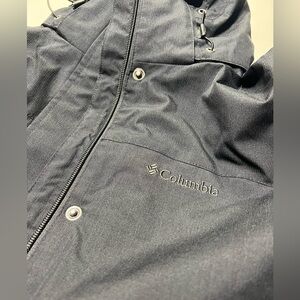 Women’s Columbia Snow/Rain Jacket, Black, size L.